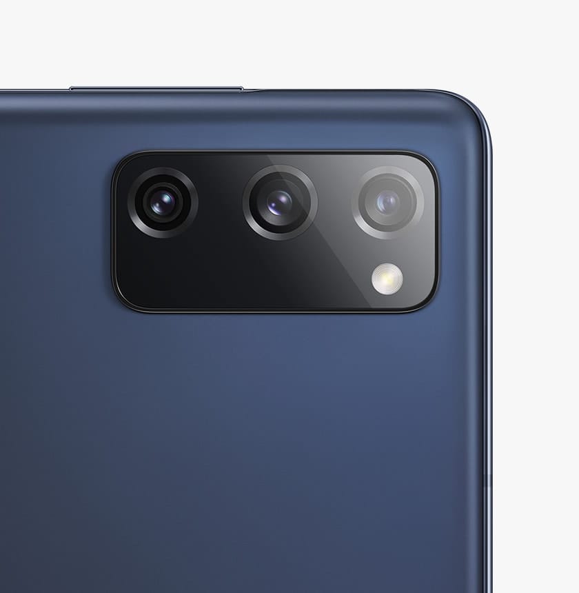 Тыловая камера  Galaxy S20 FE цвета Cloud Navy.